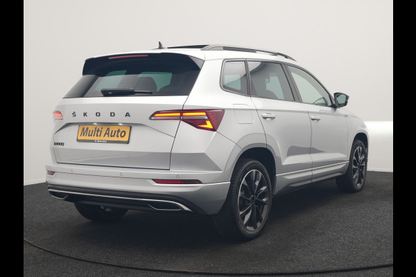 Škoda Karoq 1.5 TSI ACT Sportline Facelift Model 150pk DSG Dealer O.H | Trekhaak Af Fabriek | Adaptive Cruise | Crystal LED | Lederen Sportstoelen Memory & Verwarmd | Keyless | Sfeerverlichting | Apple Carplay | Verwarmd Sportstuur | Navigatie | Virtual | DAB |