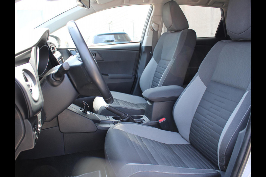 Toyota Auris Touring Sports 1.8 Hybrid Dynamic | STOELVERWARMING | NAVIGATIE | CRUISE CONTROL |