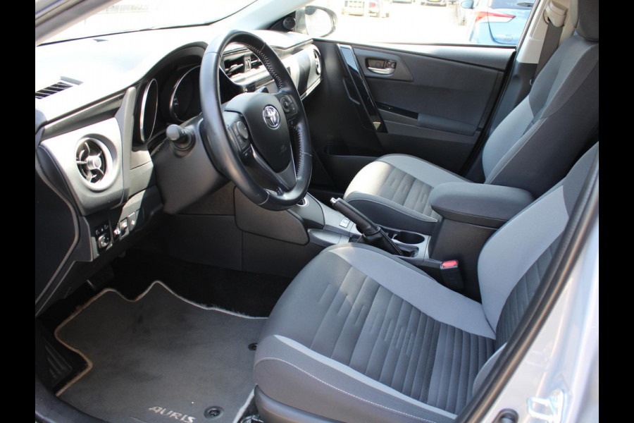 Toyota Auris Touring Sports 1.8 Hybrid Dynamic | STOELVERWARMING | NAVIGATIE | CRUISE CONTROL |