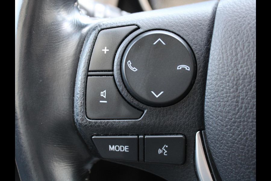 Toyota Auris Touring Sports 1.8 Hybrid Dynamic | STOELVERWARMING | NAVIGATIE | CRUISE CONTROL |
