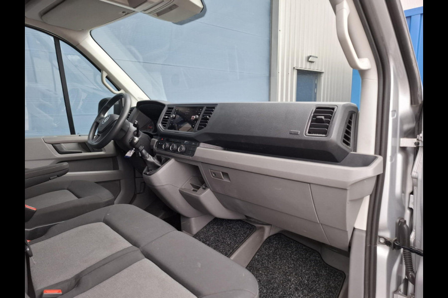 Volkswagen Crafter 35 2.0 TDI L3H3 Comfortline AIRCO / CRUISE CONTROLE / TREKHAAK / 3 ZITS / NAVI / CARPLAY
