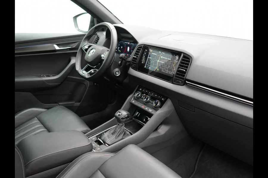 Škoda Karoq 1.5 TSI ACT Sportline Facelift Model 150pk DSG Dealer O.H | Trekhaak Af Fabriek | Adaptive Cruise | Crystal LED | Lederen Sportstoelen Memory & Verwarmd | Keyless | Sfeerverlichting | Apple Carplay | Verwarmd Sportstuur | Navigatie | Virtual | DAB |