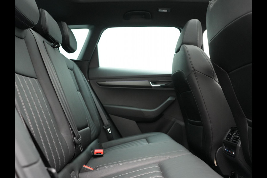Škoda Karoq 1.5 TSI ACT Sportline Facelift Model 150pk DSG Dealer O.H | Trekhaak Af Fabriek | Adaptive Cruise | Crystal LED | Lederen Sportstoelen Memory & Verwarmd | Keyless | Sfeerverlichting | Apple Carplay | Verwarmd Sportstuur | Navigatie | Virtual | DAB |