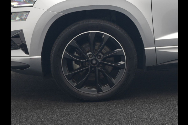 Škoda Karoq 1.5 TSI ACT Sportline Facelift Model 150pk DSG Dealer O.H | Trekhaak Af Fabriek | Adaptive Cruise | Crystal LED | Lederen Sportstoelen Memory & Verwarmd | Keyless | Sfeerverlichting | Apple Carplay | Verwarmd Sportstuur | Navigatie | Virtual | DAB |