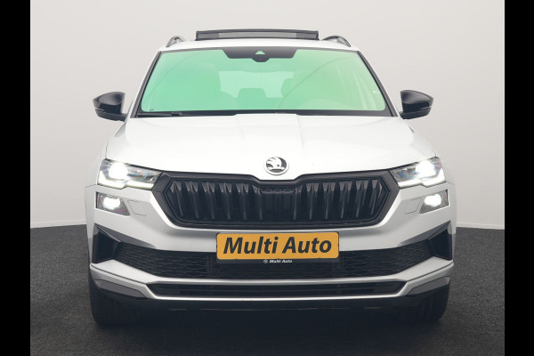 Škoda Karoq 1.5 TSI ACT Sportline Facelift Model 150pk DSG Dealer O.H | Trekhaak Af Fabriek | Adaptive Cruise | Crystal LED | Lederen Sportstoelen Memory & Verwarmd | Keyless | Sfeerverlichting | Apple Carplay | Verwarmd Sportstuur | Navigatie | Virtual | DAB |
