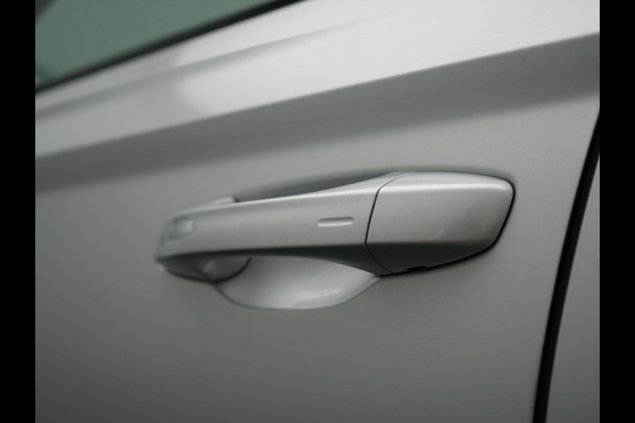 Škoda Karoq 1.5 TSI ACT Sportline Facelift Model 150pk DSG Dealer O.H | Trekhaak Af Fabriek | Adaptive Cruise | Crystal LED | Lederen Sportstoelen Memory & Verwarmd | Keyless | Sfeerverlichting | Apple Carplay | Verwarmd Sportstuur | Navigatie | Virtual | DAB |