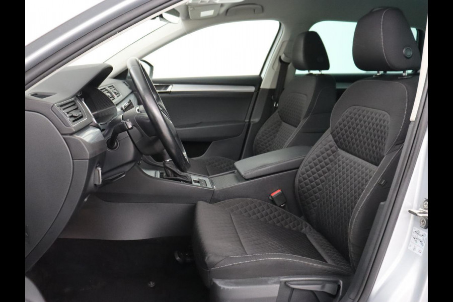 Škoda Superb 1.4 TSI iV Business Edition | SOH 87,2% | Camera | Carplay | Full LED | Digital Cockpit | Navigatie | Climate control | Cruise control | Bluetooth | Parkeerhulp | PHEV | Plug In