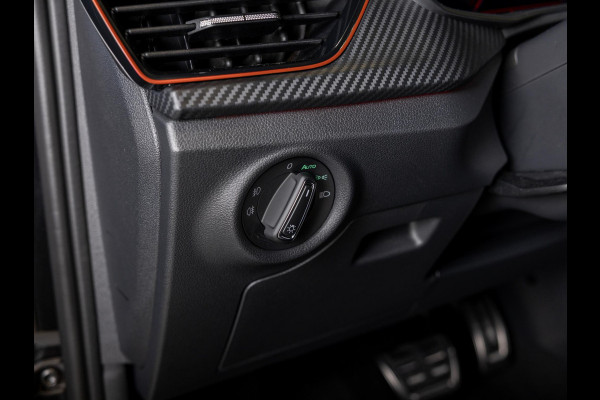 Škoda Kamiq 1.0 TSI Monte Carlo / 115pk / Panorama dak / Stoelverwarming / Achteruitrij camera /