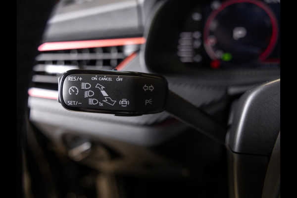 Škoda Kamiq 1.0 TSI Monte Carlo / 115pk / Panorama dak / Stoelverwarming / Achteruitrij camera /