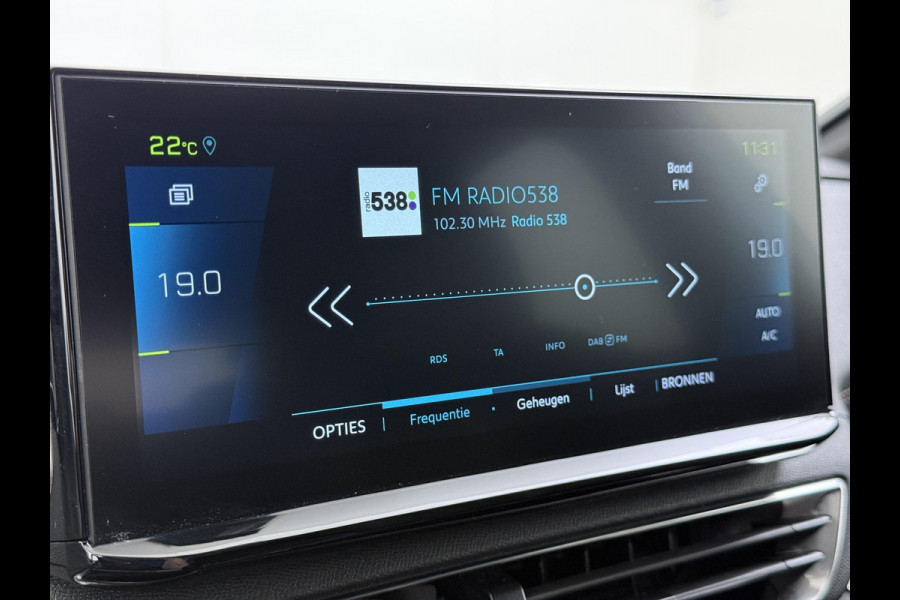 Peugeot 3008 1.6 HYbrid 225 GT VAN: 25.400,- VOOR: 23.440- UW WKVOORDEEL: 1.960 ,-| BLACK PACK| ELEKTRISCHE ACHTERKLEP| CAMERA| STOELVERWARMING| LED| FOCAL AUDIO| ADAPTIVE CRUISE CONTROL|