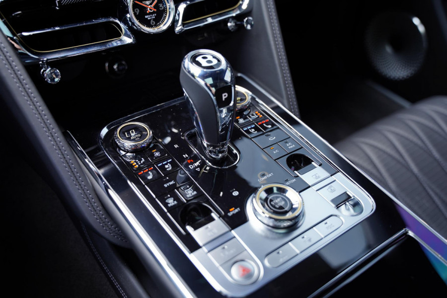 Bentley Flying Spur 2.9 V6 Hybrid Mulliner / Carbon / Multimedia /