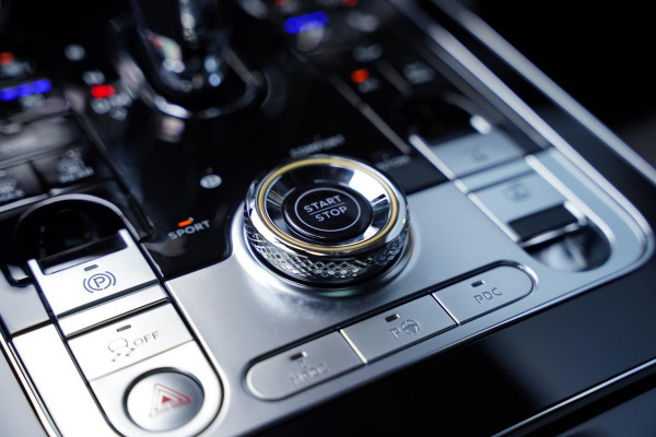 Bentley Flying Spur 2.9 V6 Hybrid Mulliner / Carbon / Multimedia /