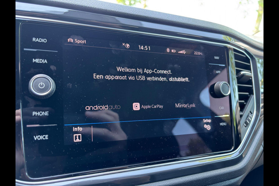 Volkswagen T-Roc 1.0 TSI Sport | Apple Carplay | Leer | Stoelverwarming | Achterruitrijcamera | Adaptieve Cruise
