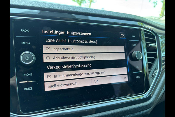 Volkswagen T-Roc 1.0 TSI Sport | Apple Carplay | Leer | Stoelverwarming | Achterruitrijcamera | Adaptieve Cruise