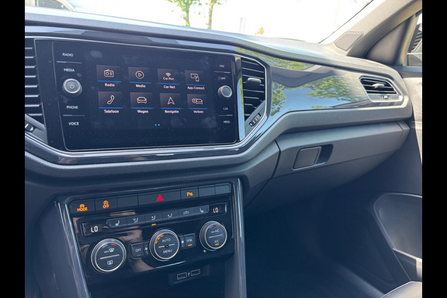 Volkswagen T-Roc 1.0 TSI Sport | Apple Carplay | Leer | Stoelverwarming | Achterruitrijcamera | Adaptieve Cruise