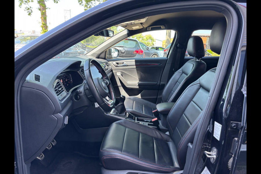 Volkswagen T-Roc 1.0 TSI Sport | Apple Carplay | Leer | Stoelverwarming | Achterruitrijcamera | Adaptieve Cruise
