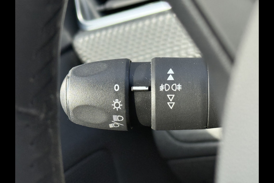 Peugeot 2008 BWJ 2018 | 1.2PT 110PK Blue Lion AUTOMAAT | NWE APK | AIRCO | NAVI | CRUISE | PDC | CARPLAY | DAB+ |