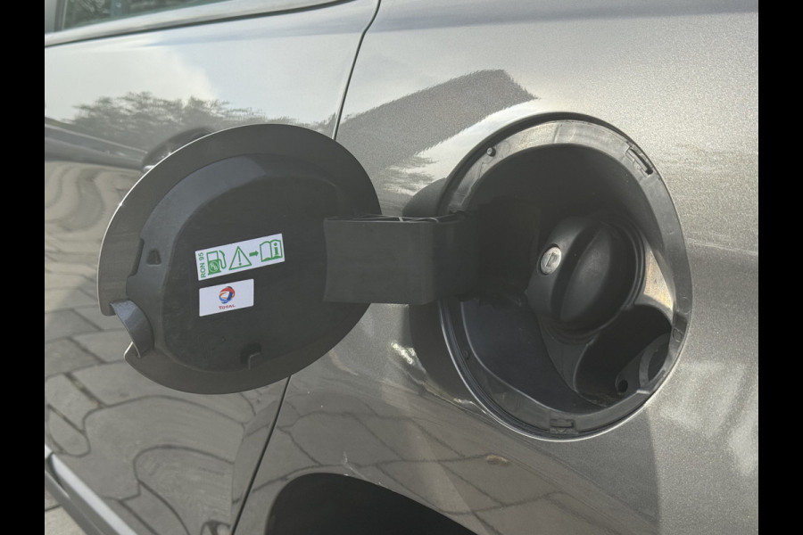 Peugeot 2008 BWJ 2018 | 1.2PT 110PK Blue Lion AUTOMAAT | NWE APK | AIRCO | NAVI | CRUISE | PDC | CARPLAY | DAB+ |