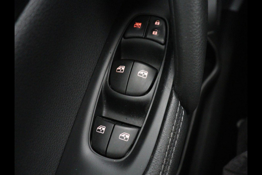 Nissan QASHQAI 1.3 DIG-T N-Connecta | Trekhaak | Panoramadak | 360 Camera | Keyless | Parkeerhulp | Navigatie | Cruise control | Climate control | Bluetooth | DAB