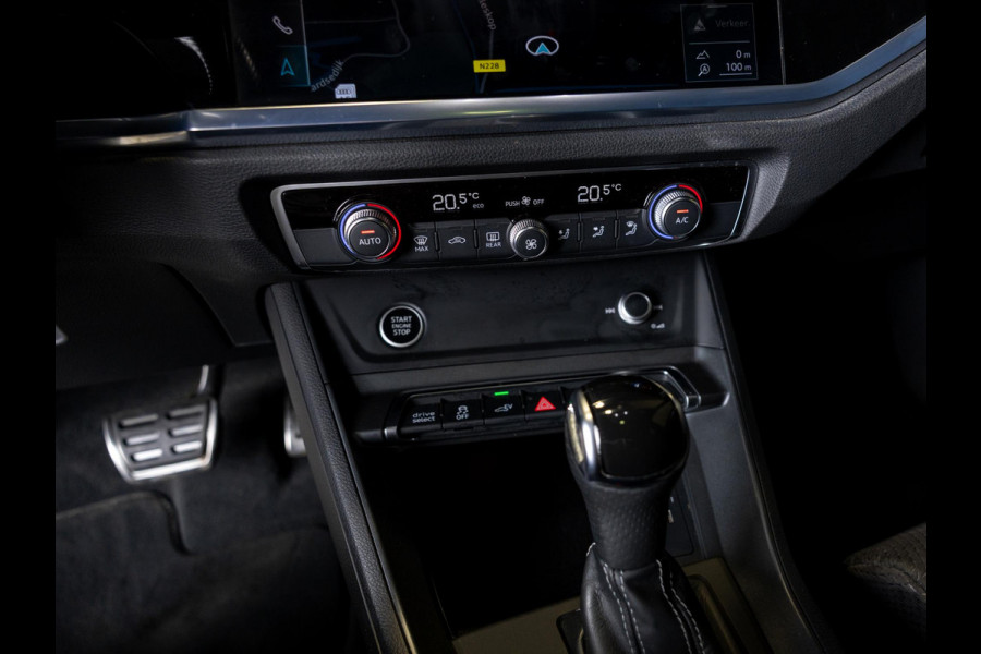 Audi Q3 45 TFSI e 2x S-Line edition / 245pk / Panorama dak / Keyless / Sfeerverlichting /
