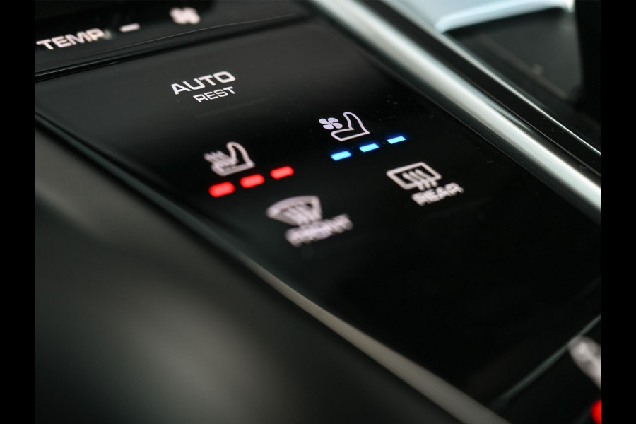 Porsche Cayenne 3.0 E-Hybrid | NL-Auto | Keramische Remmen | Achterasbesturing | Stoelmassage en -Ventilatie | Carbon Design | Luchtvering | 360 Camera | Panoramadak | Sport Chrono | Soft Close | 14-Wegs Memory Seats | Stuur Verwarmd |
