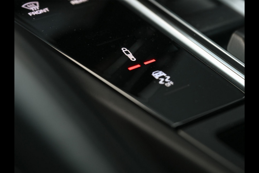 Porsche Cayenne 3.0 E-Hybrid | NL-Auto | Keramische Remmen | Achterasbesturing | Stoelmassage en -Ventilatie | Carbon Design | Luchtvering | 360 Camera | Panoramadak | Sport Chrono | Soft Close | 14-Wegs Memory Seats | Stuur Verwarmd |