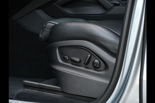Porsche Cayenne 3.0 E-Hybrid | NL-Auto | Keramische Remmen | Achterasbesturing | Stoelmassage en -Ventilatie | Carbon Design | Luchtvering | 360 Camera | Panoramadak | Sport Chrono | Soft Close | 14-Wegs Memory Seats | Stuur Verwarmd |