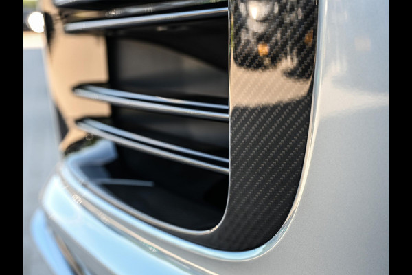 Porsche Cayenne 3.0 E-Hybrid | NL-Auto | Keramische Remmen | Achterasbesturing | Stoelmassage en -Ventilatie | Carbon Design | Luchtvering | 360 Camera | Panoramadak | Sport Chrono | Soft Close | 14-Wegs Memory Seats | Stuur Verwarmd |