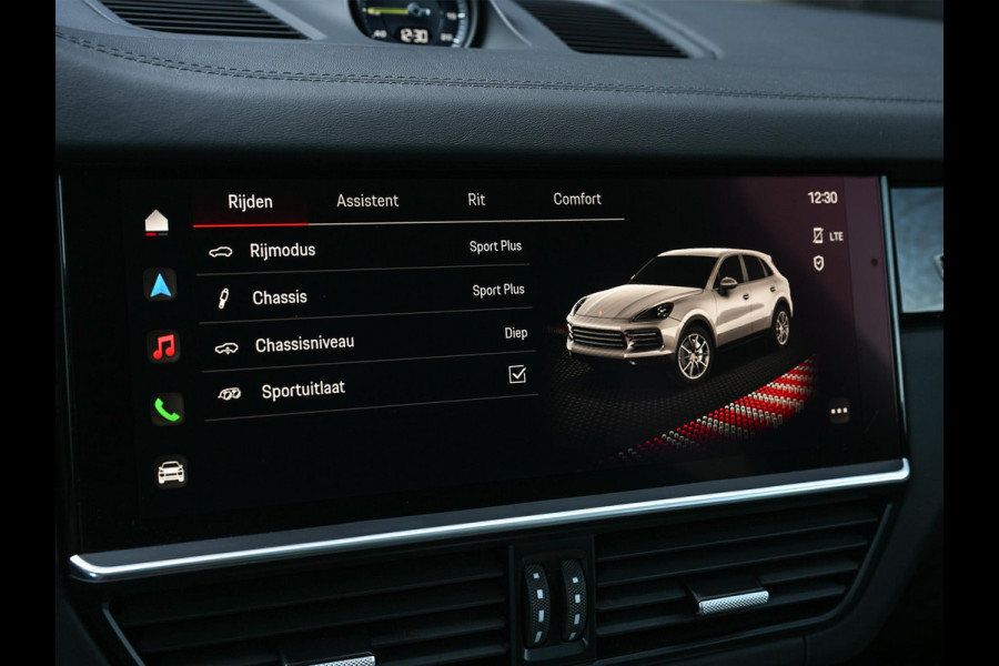 Porsche Cayenne 3.0 E-Hybrid | NL-Auto | Keramische Remmen | Achterasbesturing | Stoelmassage en -Ventilatie | Carbon Design | Luchtvering | 360 Camera | Panoramadak | Sport Chrono | Soft Close | 14-Wegs Memory Seats | Stuur Verwarmd |