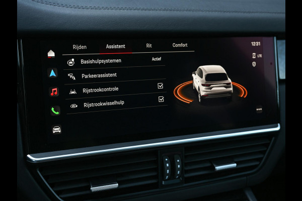 Porsche Cayenne 3.0 E-Hybrid | NL-Auto | Keramische Remmen | Achterasbesturing | Stoelmassage en -Ventilatie | Carbon Design | Luchtvering | 360 Camera | Panoramadak | Sport Chrono | Soft Close | 14-Wegs Memory Seats | Stuur Verwarmd |