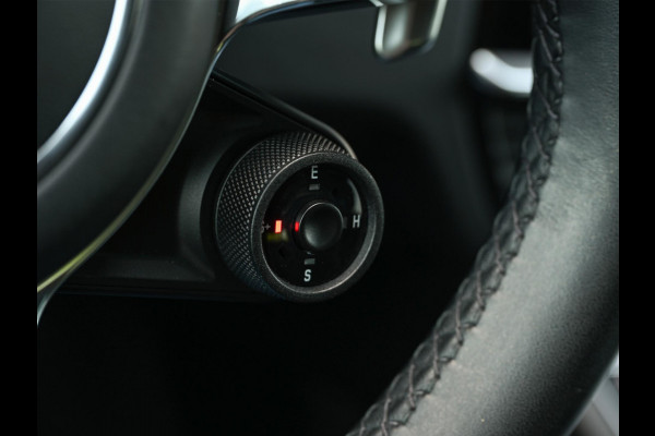 Porsche Cayenne 3.0 E-Hybrid | NL-Auto | Keramische Remmen | Achterasbesturing | Stoelmassage en -Ventilatie | Carbon Design | Luchtvering | 360 Camera | Panoramadak | Sport Chrono | Soft Close | 14-Wegs Memory Seats | Stuur Verwarmd |