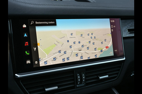 Porsche Cayenne 3.0 E-Hybrid | NL-Auto | Keramische Remmen | Achterasbesturing | Stoelmassage en -Ventilatie | Carbon Design | Luchtvering | 360 Camera | Panoramadak | Sport Chrono | Soft Close | 14-Wegs Memory Seats | Stuur Verwarmd |