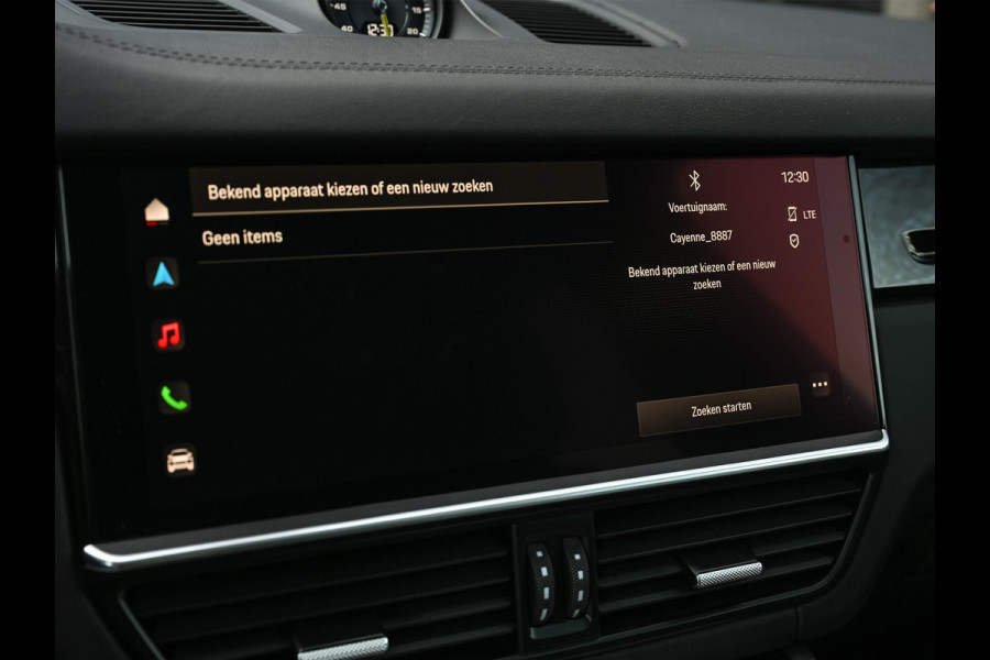 Porsche Cayenne 3.0 E-Hybrid | NL-Auto | Keramische Remmen | Achterasbesturing | Stoelmassage en -Ventilatie | Carbon Design | Luchtvering | 360 Camera | Panoramadak | Sport Chrono | Soft Close | 14-Wegs Memory Seats | Stuur Verwarmd |