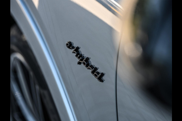 Porsche Cayenne 3.0 E-Hybrid | NL-Auto | Keramische Remmen | Achterasbesturing | Stoelmassage en -Ventilatie | Carbon Design | Luchtvering | 360 Camera | Panoramadak | Sport Chrono | Soft Close | 14-Wegs Memory Seats | Stuur Verwarmd |