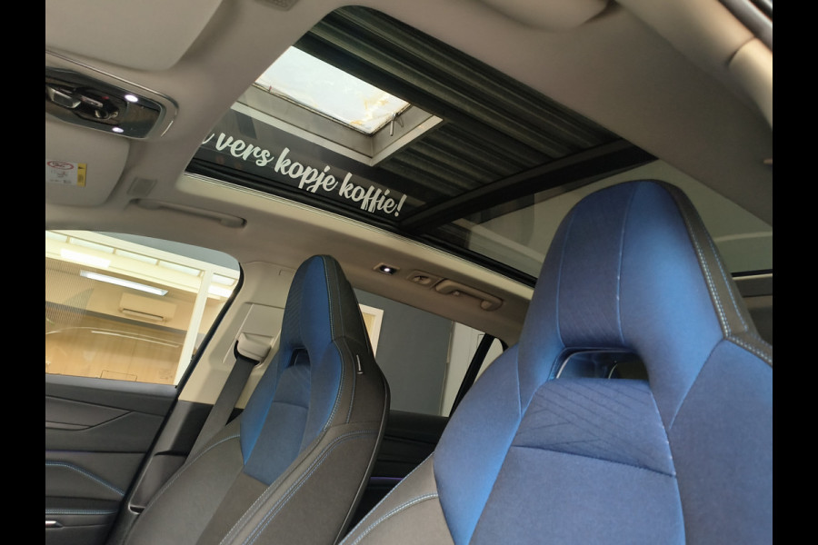 Lynk & Co 01 1.5 T 261PK PHEV 7DCTH + trekhaak Rijklaar + 12 maanden Bovag-garantie Henk Jongen Auto's in Helmond,  al 50 jaar service zoals 't hoort!