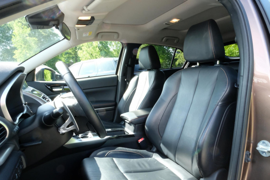 Mitsubishi Eclipse Cross 1.5 DI-T 4WD First Edition 163 PK | Adaptieve Cruise | Head Up Display | Full Leder | | Panorama dak | Stoelverwarming | 1.600kg Trekgewicht!