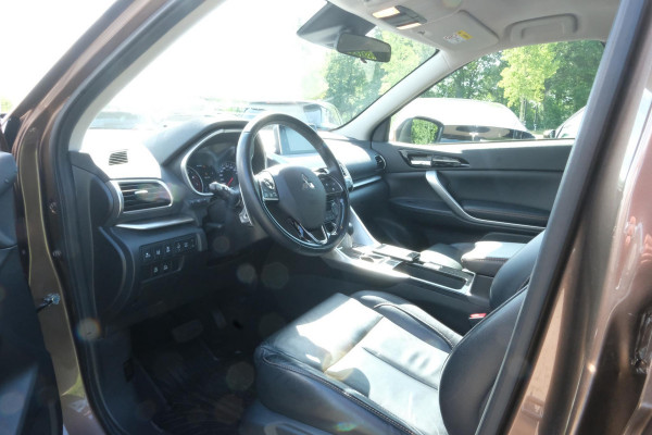 Mitsubishi Eclipse Cross 1.5 DI-T 4WD First Edition 163 PK | Adaptieve Cruise | Head Up Display | Full Leder | | Panorama dak | Stoelverwarming | 1.600kg Trekgewicht!