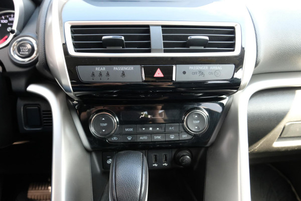 Mitsubishi Eclipse Cross 1.5 DI-T 4WD First Edition 163 PK | Adaptieve Cruise | Head Up Display | Full Leder | | Panorama dak | Stoelverwarming | 1.600kg Trekgewicht!