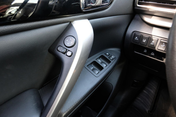 Mitsubishi Eclipse Cross 1.5 DI-T 4WD First Edition 163 PK | Adaptieve Cruise | Head Up Display | Full Leder | | Panorama dak | Stoelverwarming | 1.600kg Trekgewicht!