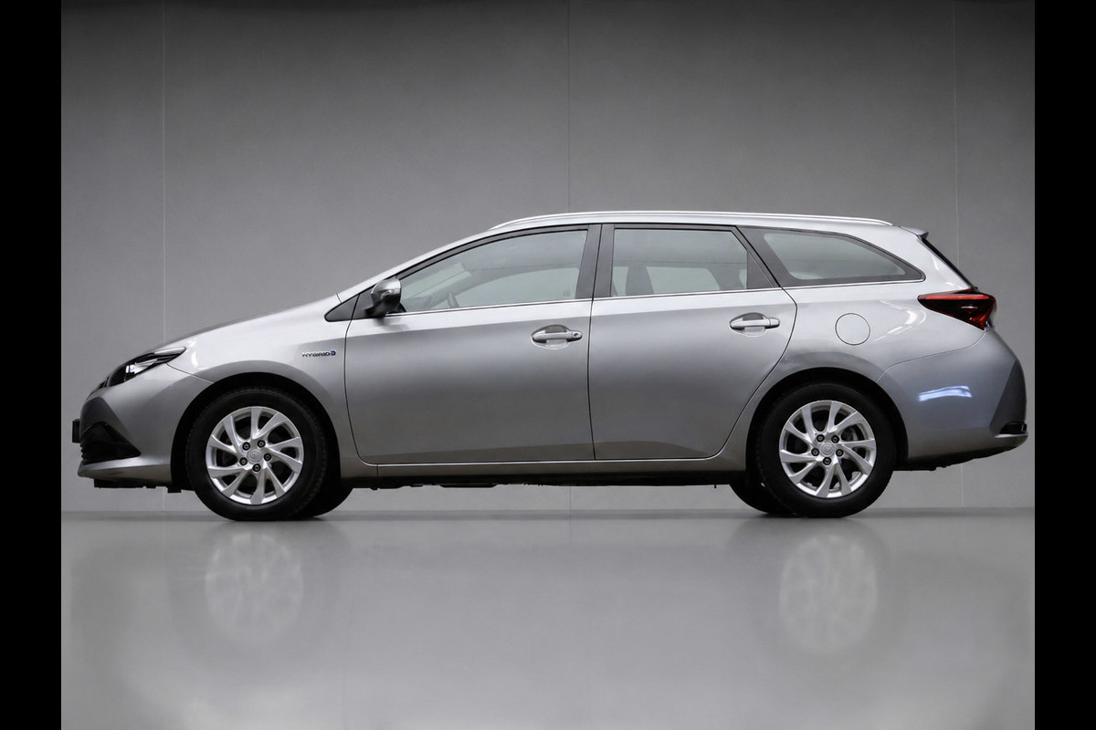 Toyota Auris Touring Sports 1.8 Hybrid Aspiration Sport (NAVI,PDC,CLIMATE,CRUISE,LANE ASSIST,SPORTSTOELEN,LM VELGEN,NETTE STAAT)
