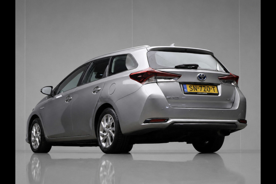 Toyota Auris Touring Sports 1.8 Hybrid Aspiration Sport (NAVI,PDC,CLIMATE,CRUISE,LANE ASSIST,SPORTSTOELEN,LM VELGEN,NETTE STAAT)