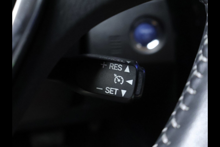 Toyota Auris Touring Sports 1.8 Hybrid Aspiration Sport (NAVI,PDC,CLIMATE,CRUISE,LANE ASSIST,SPORTSTOELEN,LM VELGEN,NETTE STAAT)