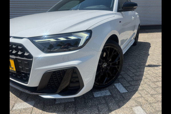 Audi A1 SPORTBACK 40 TFSI S Line edition one