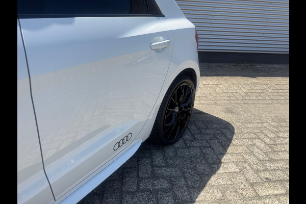 Audi A1 SPORTBACK 40 TFSI S Line edition one