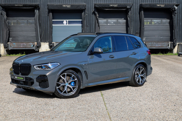 BMW X5 xDrive45e High Executive | BTW | M-SPORT | HUD | 4WIELSTUURING | SKYLOUNGE | CABRON | 22'' | ACC | DEALER ONDH | 360 |