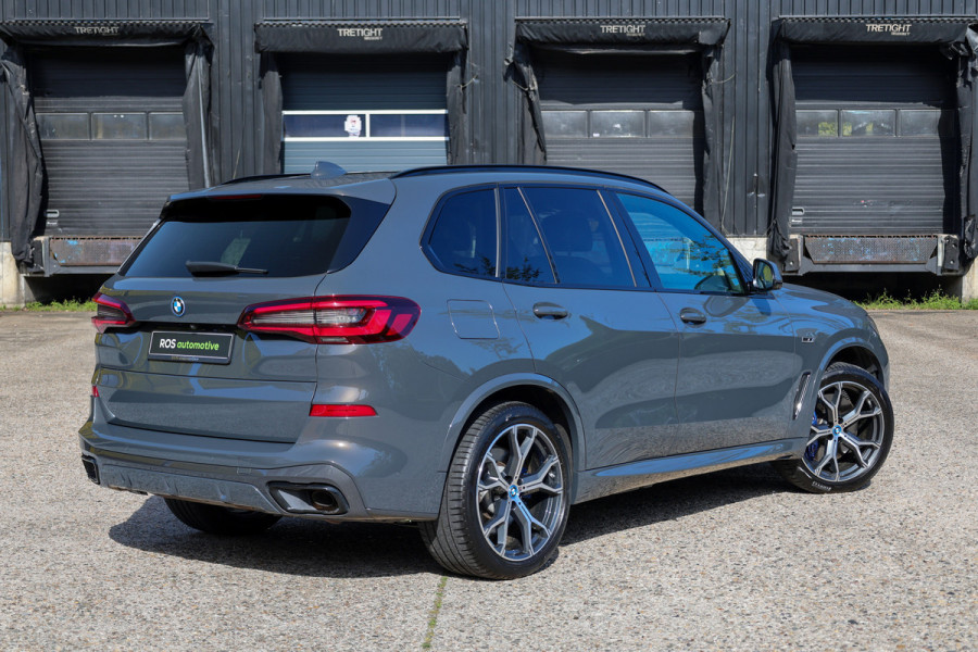 BMW X5 xDrive45e High Executive | BTW | M-SPORT | HUD | 4WIELSTUURING | SKYLOUNGE | CABRON | 22'' | ACC | DEALER ONDH | 360 |