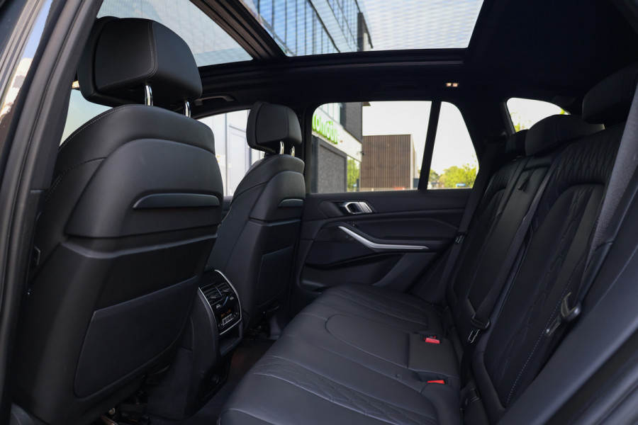 BMW X5 xDrive45e High Executive | BTW | M-SPORT | HUD | 4WIELSTUURING | SKYLOUNGE | CABRON | 22'' | ACC | DEALER ONDH | 360 |