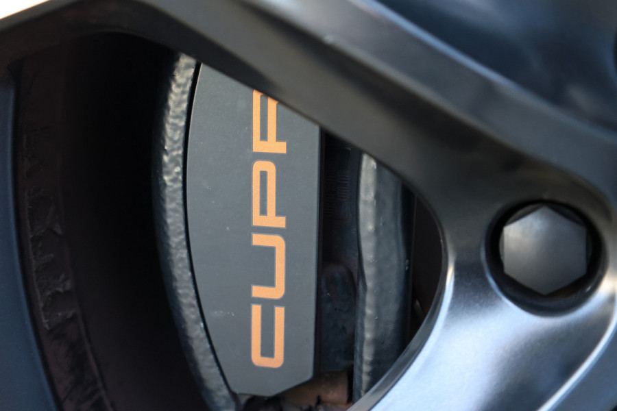 CUPRA Formentor 1.4 e-Hybrid VZ Performance | DEALER ONDH | CAMERA | ELEK TREKHAAK | ACC | KEYLESS | SPORTSTOELEN |