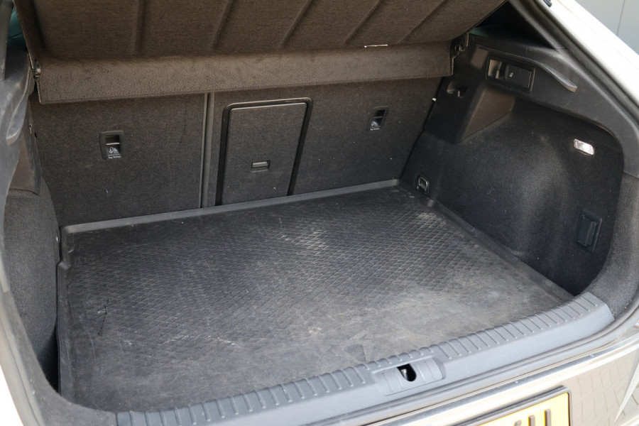 CUPRA Formentor 1.4 e-Hybrid VZ Performance | DEALER ONDH | CAMERA | ELEK TREKHAAK | ACC | KEYLESS | SPORTSTOELEN |