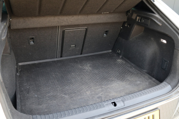 CUPRA Formentor 1.4 e-Hybrid VZ Performance | DEALER ONDH | CAMERA | ELEK TREKHAAK | ACC | KEYLESS | SPORTSTOELEN |